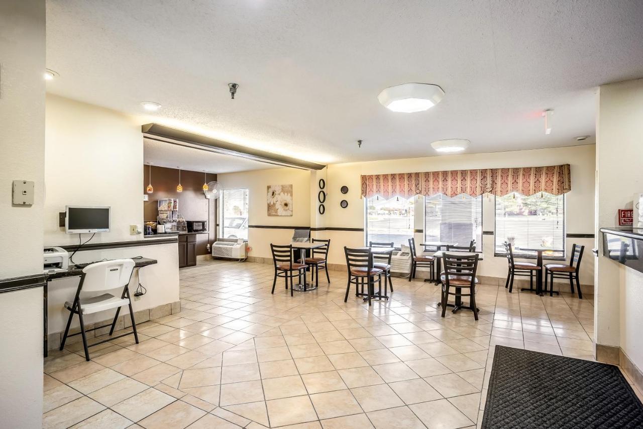 Super 8 By Wyndham Galesburg Hotel Kültér fotó